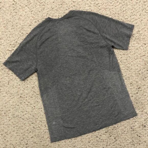 Men's Lululemon Gray Metal Vent Tech Short Sleeve Slim Fit Athletic Shirt Medium - Picture 4 of 6
